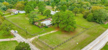 104 Daisy Ln, Bastrop, TX 78602