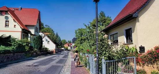 Freistehendes 2-Familienhaus mit Doppelgarage