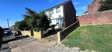 3 bedroom semi-detached house to rent