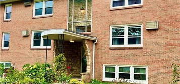 6321 W Quaker St Apt 3, Orchard Park, NY 14127