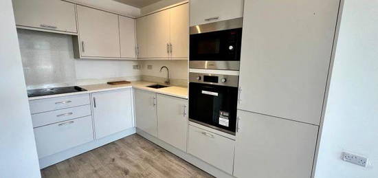 Flat to rent in Obelisk Way, Camberley GU15