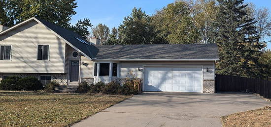 3316 York Bay, Woodbury, MN 55125