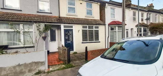 Detached house to rent in Somerset Road, Dartford, Kent DA1