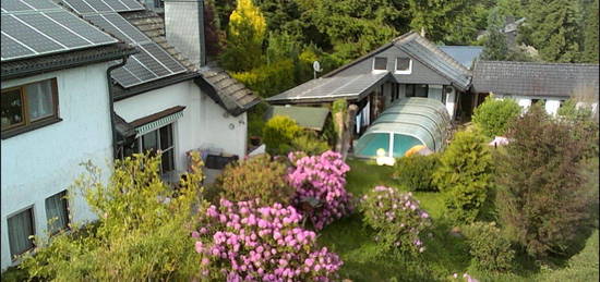 Idyllisches Haus am Waldrand mit Schwimmbad und Sauna