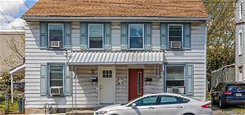 13 - 15 W Water St, Middletown, PA 17057