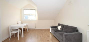 Flat to rent in Holloway Road, London N19