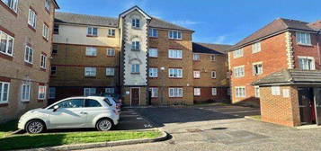 Flat to rent in Wanderer Drive, Barking IG11