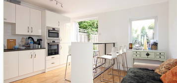 Town house to rent in Malbrook Road, London SW15