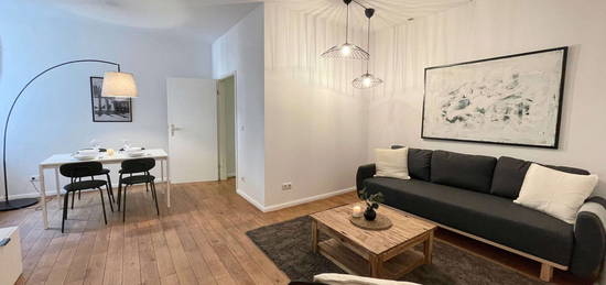 Charming 2-Room Apartment in a Vibrant Berlin Neighborhood - Avilable Now!