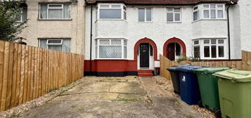 4 bedroom semi-detached house to rent