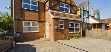 5 bedroom detached house to rent