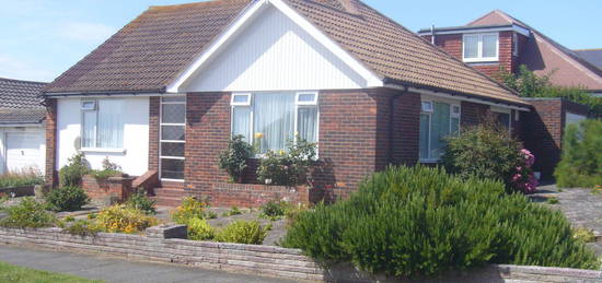 Bungalow to rent in Eileen Avenue, Saltdean, Brighton BN2