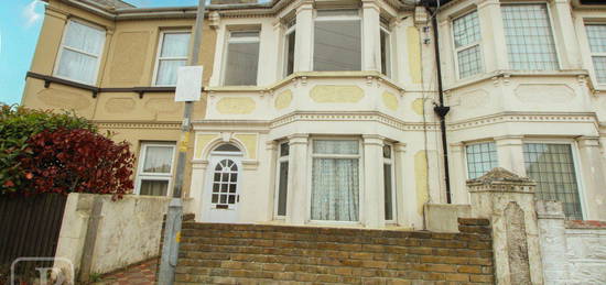 Terraced house to rent in St. Andrews Road, Clacton-On-Sea, Essex CO15