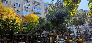 KARATAŞ'TA MERKEZİ KONUMDA ANA CADDE ÜZERİ 3+1 SATILIK DAİRE