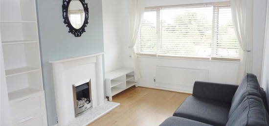 Flat to rent in Scott House, Albert Road, Belvedere, Kent DA17