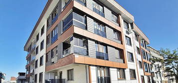 BEYLİKDÜZÜ İÇ DİZAYN YENİLENMİŞ 2+1 YENİ BİNADA SATILIK DAİRE