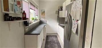 Stilvolle, sanierte 2-Raum-Wohnung mit Einbauküche in Traunreut