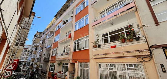 İZMİT ÇARŞIDA 3+1 YENİ BOYALI KİRALIK DAİRE