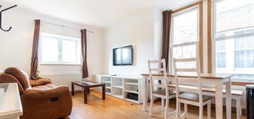 Flat to rent in Mazenod Avenue, West Hampstead NW6