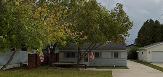 2605 10th St, Two Rivers, WI 54241
