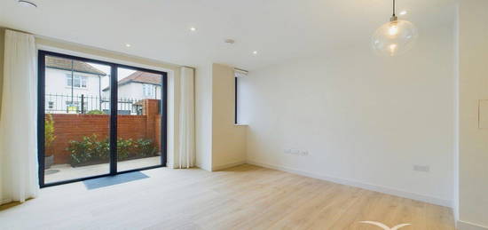 Flat to rent in Leonora House, Voss Court SW16