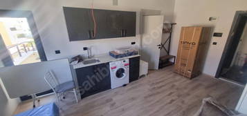 YEDİTEPEDE SIFIR EŞYALI BALKONLU 1+0 DAİRE (ISINMA KİRAYA DAHİL)