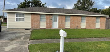 2764 Colony Ct, Marrero, LA 70072