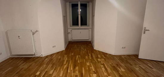 Dachgeschosswohnung in alter Villa