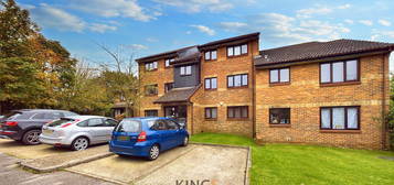 Flat to rent in Tudor Close, Hatfield AL10