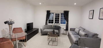 Flat to rent in Flat 7 Seren House, 13A, High Street Strood, Rochester ME24Ab ME2