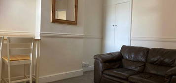 1 bedroom maisonette