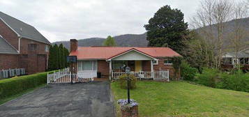 310 Cherokee Ave W, Big Stone Gap, VA 24219