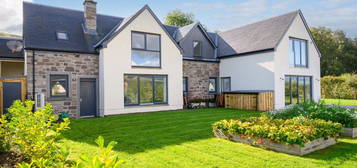 4 bed link detached house for sale