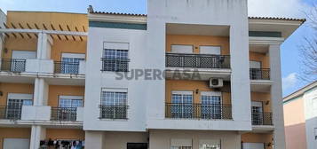 Apartamento T3 em zona residencial de Almeirim