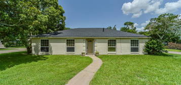 5018 Ash Ct, Dickinson, TX 77539