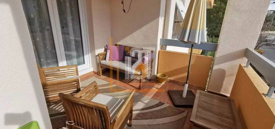 Appartement  à louer, 4 pièces, 3 chambres, 74 m²