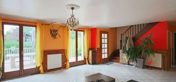 Maison de ville 1 étage  à vendre, 5 pièces, 4 chambres, 132 m²