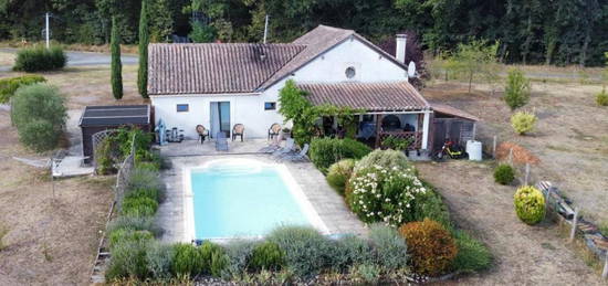 Maison individuelle de 3 chambres avec piscine et vue dégagée