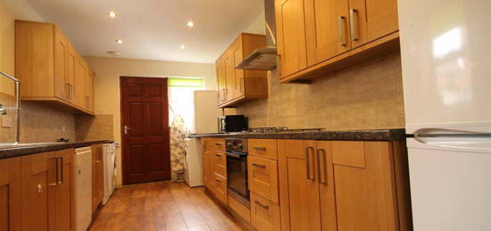 6 bedroom terraced house