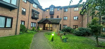 Flat for sale in Windsor Close, Northwood HA6