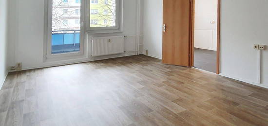 Plus 150 EUR "Wunschgutschein" bis 31.12.2024***Frisch renovierte 3-Zimmer-Wohnung mit Wannenbad!