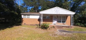 201 S Dickson St, Raeford, NC 28376