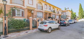 Casa adosada en venta en La Zubia Ciudad