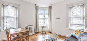 Flat to rent in College Court, London W1T