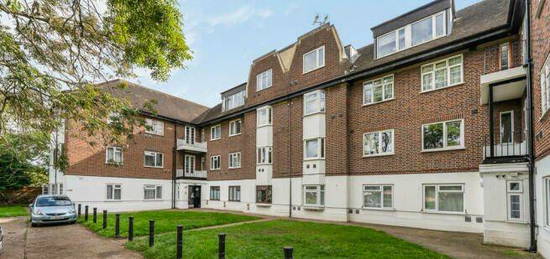 Flat to rent in Great West Road, Isleworth TW7