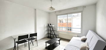 Studio meublé  à louer, 1 pièce, 20 m², Étage 3/–