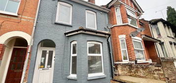 Detached house to rent in York Road, Aldershot, Hampshire GU11