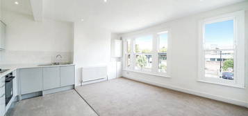 Flat to rent in Inderwick Road, London N8