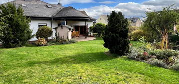 Großzügiger Bungalow in ruhiger Lage mit gepflegtem Garten