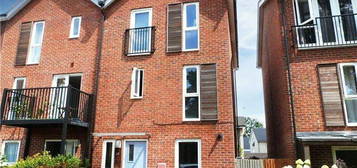 4 bedroom end of terrace house for sale